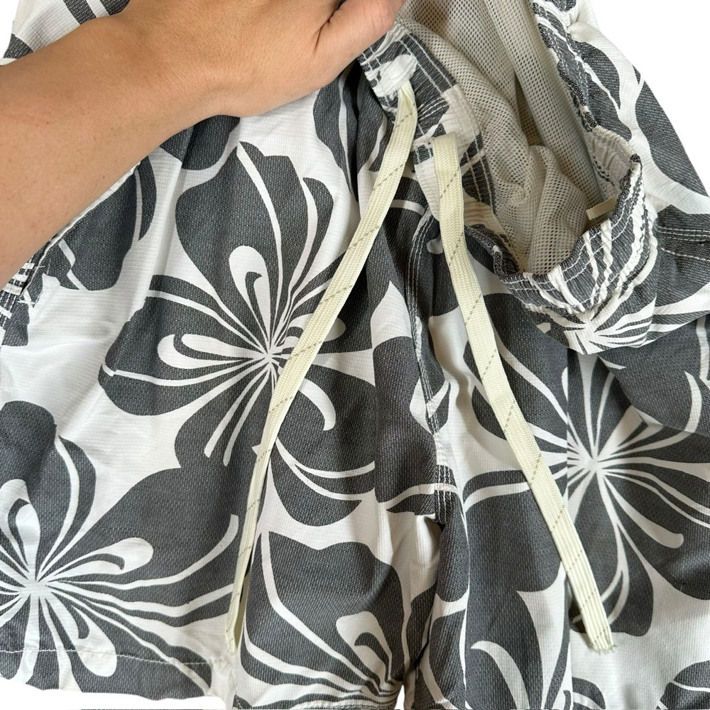 Tommy Bahama Men’s L Large Board Shorts Swim Hawaiian‎ Tropical VTG Beachy Beach - Picture 8 of 11